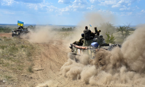 A Ukrainian tank convoy drive towards the eastern city of Debaltceve, in the region of Donetsk