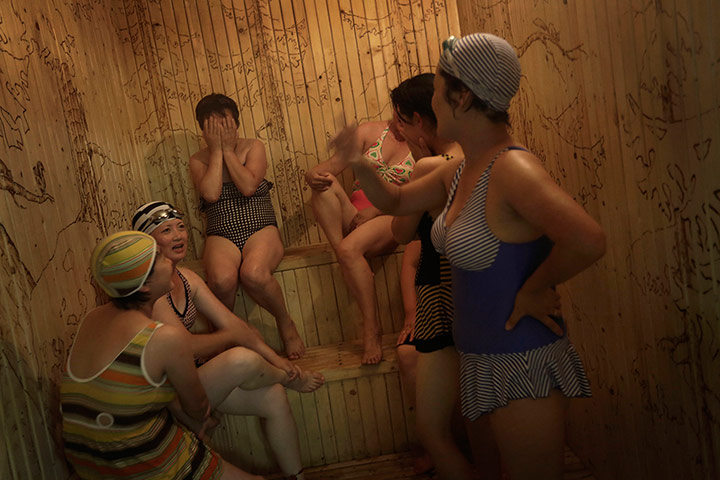 20 photos: North Korean women in a sauna