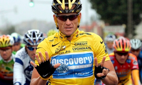 US cyclist Lance Armstrong of the Discovery Channel Team signalling a seven as he is on his way to win his seventh Tour de France in Corbeil-Essonnes, 24 July, 2005,