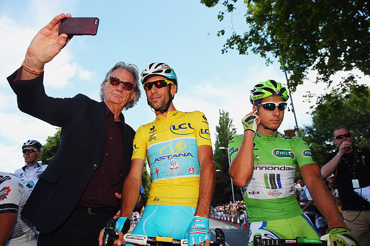 TDF3: Sir Paul Smith takes a 'selfie' with race leader Vincenzo Nibali
