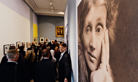 Journalists gather at the opening of the exhibition Virginia Woolf: Art, Life and Vision.