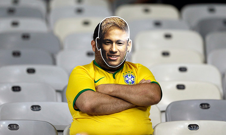 weird sport: Ronaldo cunningly uses a Neymar mask to sneak into the stadium anonymously