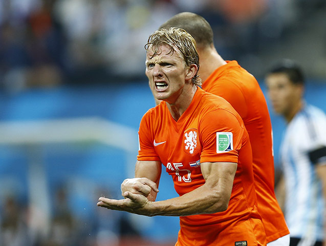 argies v dutch: Kuyt of the Netherlands 