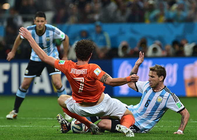 argies v dutch: Lucas Biglia came of worst in this clash of knees with  Daryl Janmaat
