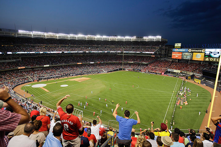 EPL in USA: Liverpool fans cheer 