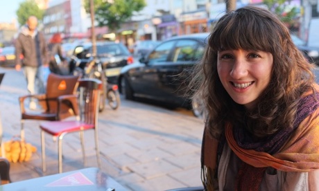 lucy frankenburg drinking mint tea on the old kent road
