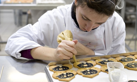 A biscuiteer at work