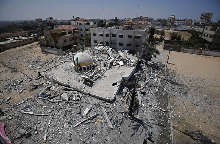 20 Photos: Palestinian boys hold Hamas flags on the rubble of Aisha mosque