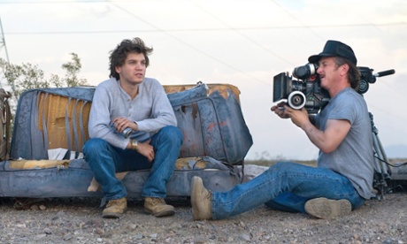 Penn and Hirsch on set of Into the Wild.