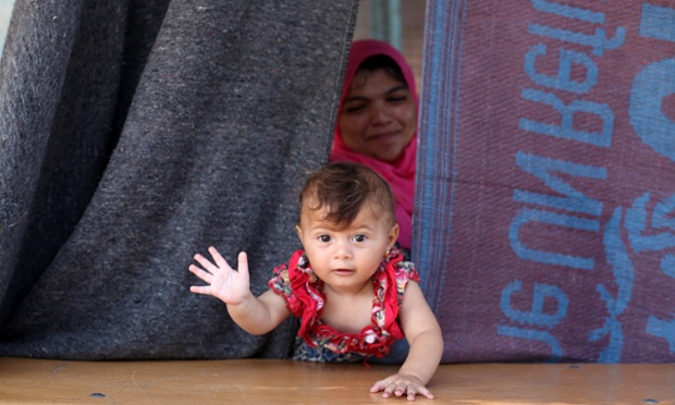  Palestinian children, who fled their houses during an Israeli ground offensive, sleep at a United Nations-run school 
