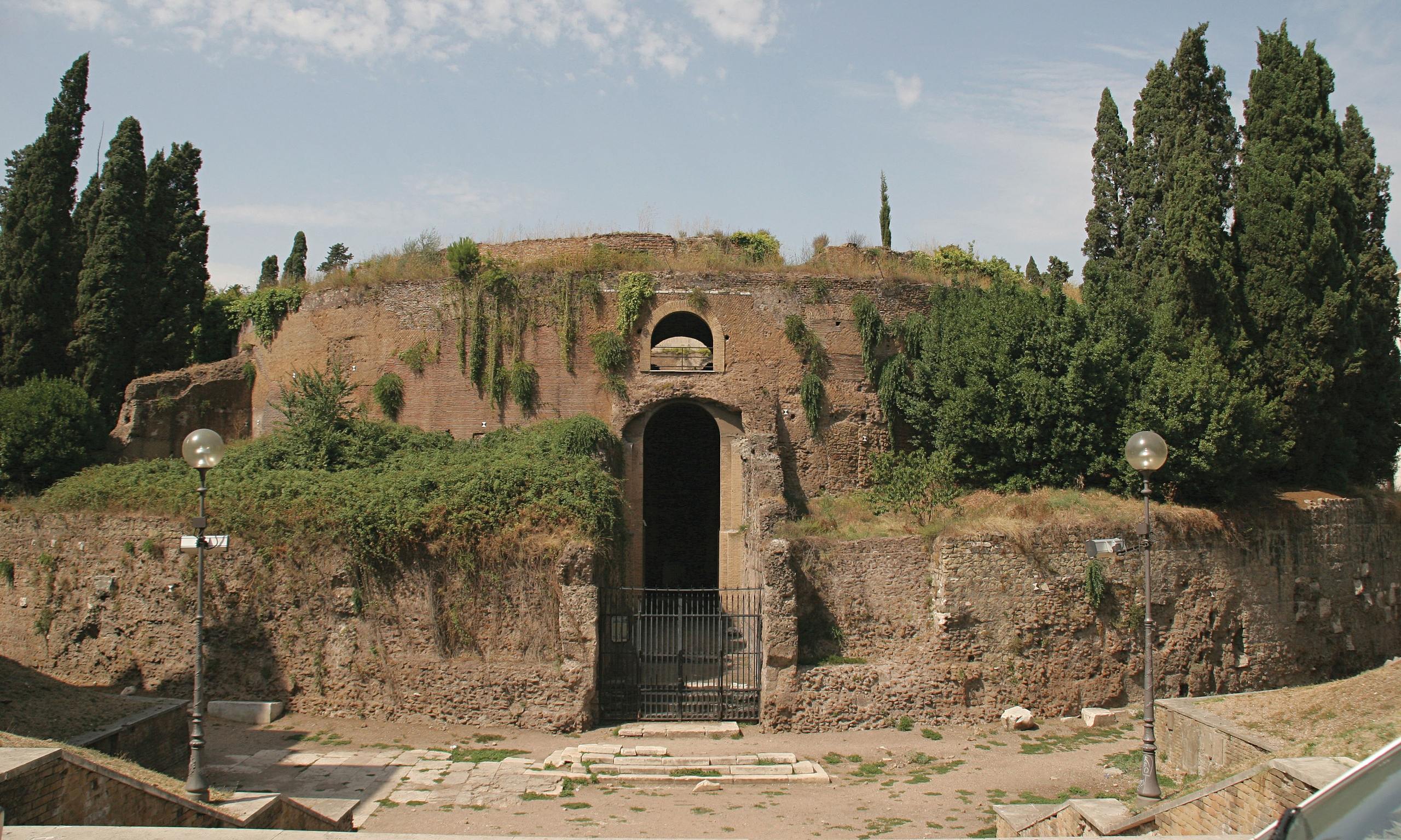 Mausoleum of Augustus stands derelict on anniversary of emperor's death