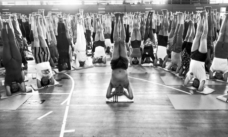 Crowd-of-yoga-enthusiasts-011.jpg