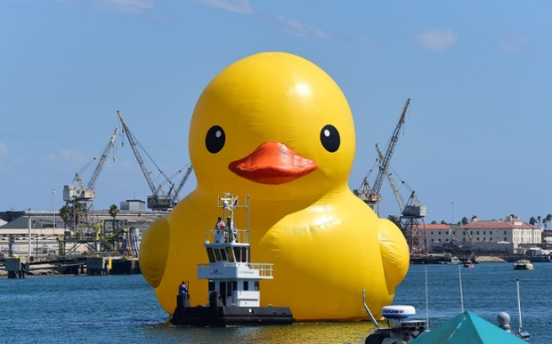 The six-story tall rubber duck by Dutch artist Florentijn Hofman in Los Angeles harbour, California