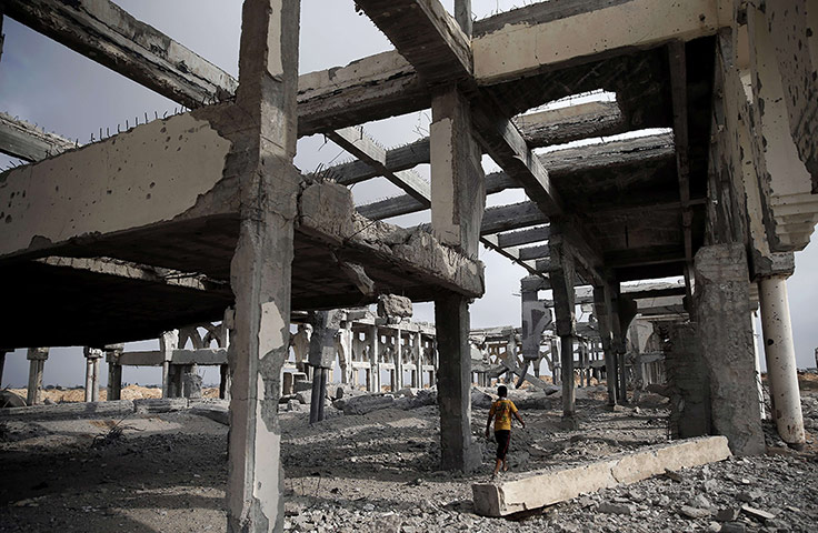 20 Photos: TOPSHOTS A Palestinian boy makes his way