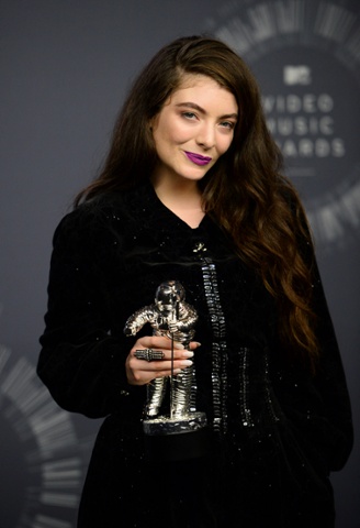 Lorde poses in the press room with the award for Best Rock Video.