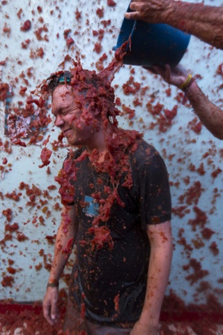 The tomato bucket challenge – La Tomatina festival