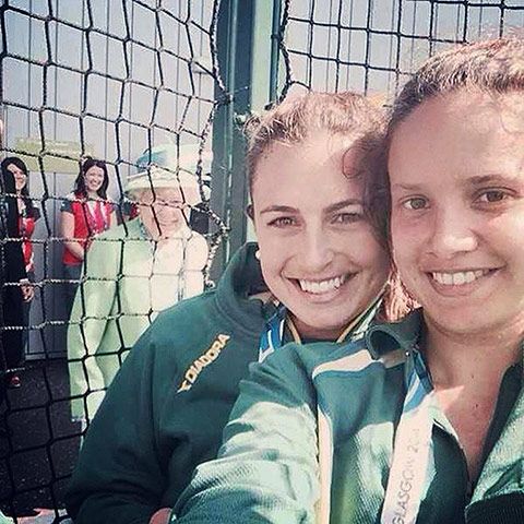 sport: Royal selfie for hockey players
