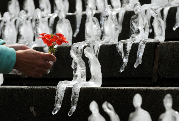 Figures made out of ice forming the Minimum Monument by Brazilian artist Nele Azevedo