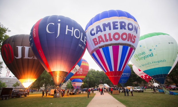 Bristol will play host to Europe   s largest ballooning event, an amazing spectacle and FREE event for the whole family from Thursday 7th off from Ashton Court Estate at dawn and dusk, and light up the skies at night with evening balloon glows. plg  Pictured at Queen square in Bristol. The balloons at the media launch did NOT fly because of the weather