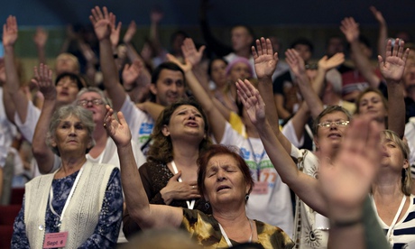 Christian worshippers pray during a evangelical rally in Jerusalem