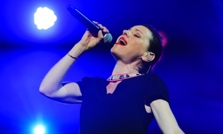 Tina Arena performs at the Darwin festival