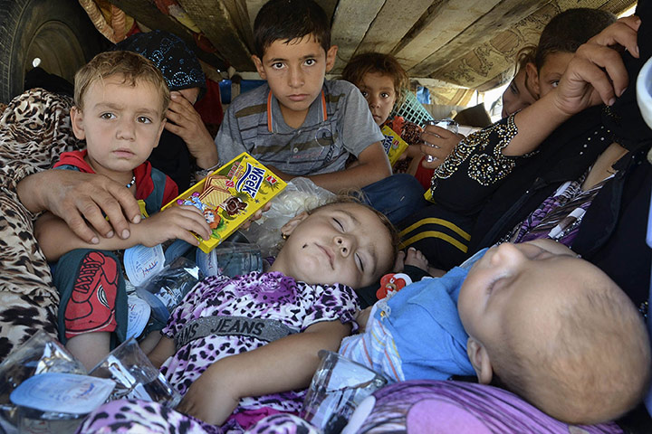 20 Photographs: Displaced people flee Islamic State militants in Nineveh, Iraq