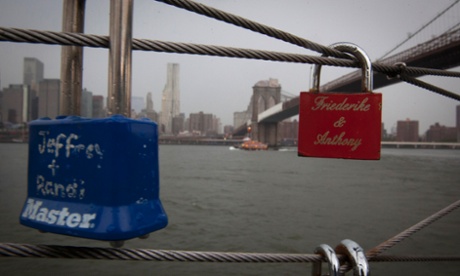 Love locks under Brooklyn Bridge