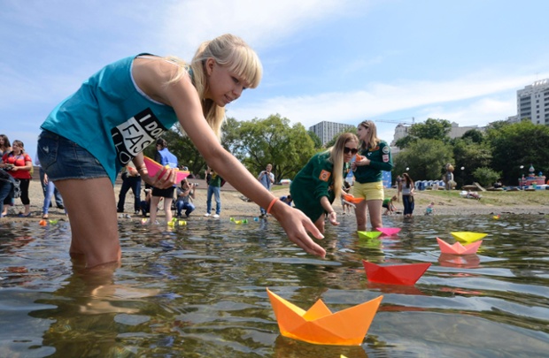 Activists launch paper boats during celebrations for the 69th anniversary of the end of second world war in the far eastern city of Vladivostok, Russia