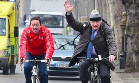 Chris Boardman cycles with London's mayor, Boris Johnson, last year.