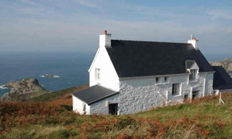 Pwll Deri Hostel, Castell Mawr