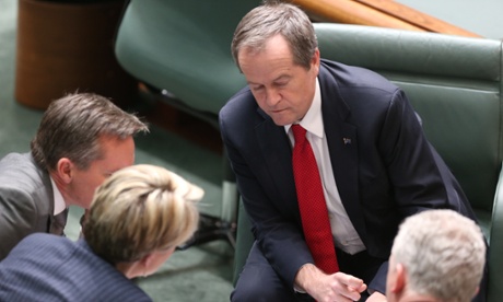 Bill Shorten having a confab with his frontbench.