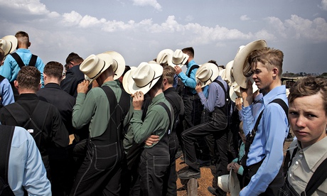 Jordi Ruiz Cirera's image of Bolivian Mennonites at a burial