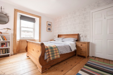 8 Victoria bedroom
