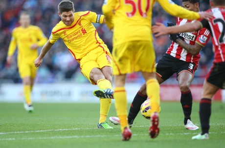 Steven Gerrard tries to thread a shot through the Sunderland defence.