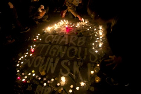 Demonstrators encircle #CharlieHebdo artists names with candles and leave pens and pencils in support of free expression in Paris