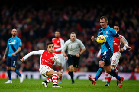 Alexis Sanchez attempts to beat Asmir Begovic.