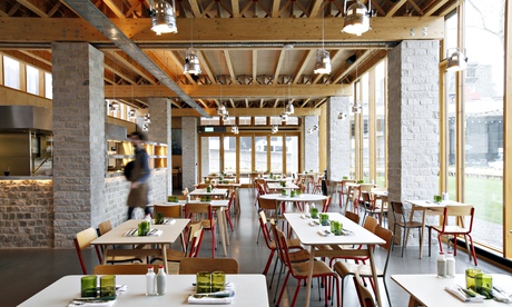 Beams, pillars, tables and windows at the Green Room