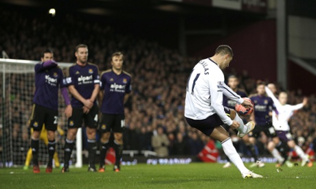 Everton's Kevin Mirallas thwacks his free-kick ...