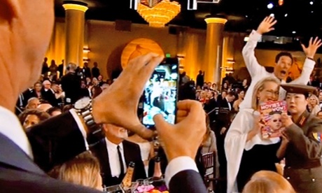 Benedict Cumberbatch photobombs Meryl Streep at the Golden Globes