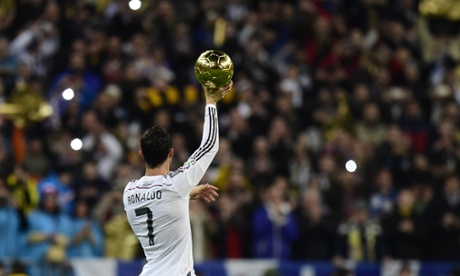 Cristiano Ronaldo shows off his 2014 FIFA Ballon d'Or award.