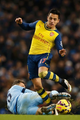 Alexis Sanchez tackeled by Manchester City's Martin Demichelis