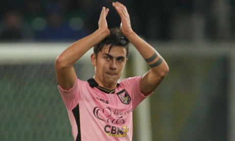 Palermo forward Paulo Dybala applauds the fans after the 1-1 draw against Roma.