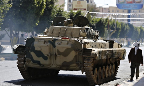 Yemen Shia Houthi fighters near presidential palace