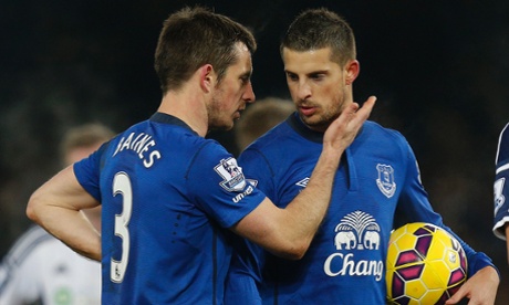 Kevin Mirallas and Leighton Baines talk before Mirallas takes and misses a penalty.