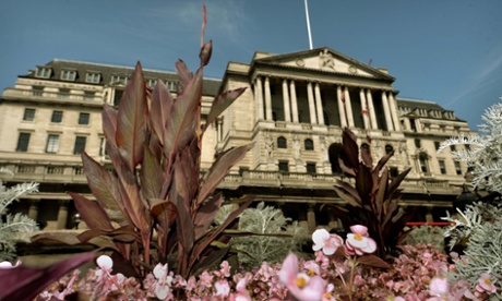 Bank of England policy makers voted unanimously to keep interest rates on hold at 0.5%