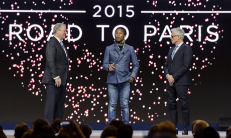 Former US Vice President Al Gore (L) and Live Earth founder Kevin Wall (R) listen to US singer Pharrell Williams during a session of the World Economic Forum (WEF) annual meeting on January 21, 2014 in Davos.