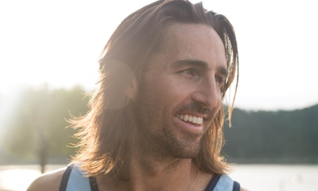 The only thing that country bros like more than blue eyes is great hair.