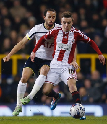 Stefan Scougall stays ahead of Andros Townsend.