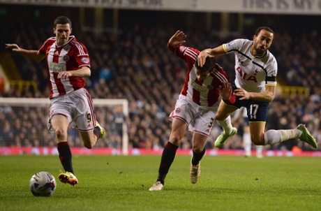 Bob Harris clashes with  Andros Townsend.