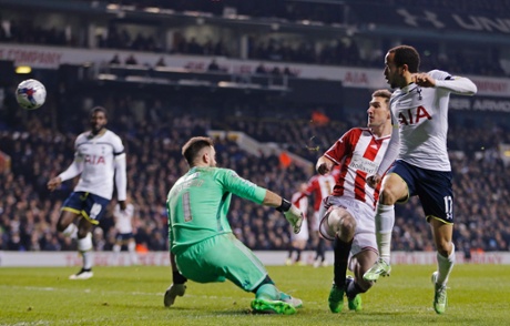 Andros Townsend shoots.